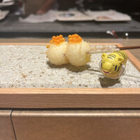 鮨トキドキ串 海老虎 - うずらの半熟揚げ