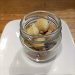 Makibi Shokudou Karuseru - つきだし　炙りミックスナッツ