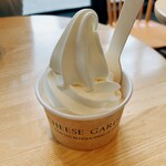 チーズガーデン - 先日平塚店にいったばかりなのにまた。濃厚。ミルクっぽさよりも生クリームっぽさを感じました。