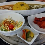 らびずはうす - 連れはバターチキンとサグカレー