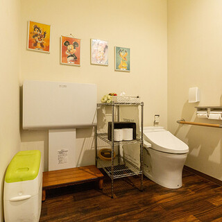 [Restroom] Safe for wheelchair users! Barrier-free multi-purpose restroom. Comes with baby bed♪