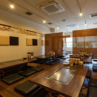 [Total 58 seats] Spacious tatami room with iron plate