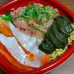 ゆたか 丼丸 - 別の日に買ったトロサーモン、ネギトロ、カニ味噌の3種