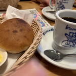 コメダ珈琲店 海老名大谷店 - モーニングのパンが二択に！セレクトしたジャムはもうパンの中に(^_^;)