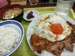 大衆食堂スタンド そのだ - チャーシューエッグ定食　880円