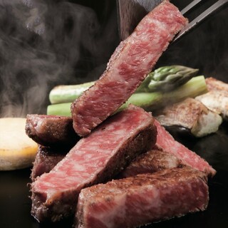 All-you-can-eat 4 types of A5 Japanese black beef Teppan-yaki Steak!