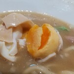 麺家 たけ田 - 味玉、割るの失敗w