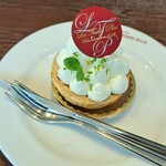 レタンプリュス - シトロネル(本店限定) パイはブリゼ生地かと思います。レモンクリーム濃厚だけど酸味が効いてるのでサッパリ食べられる。