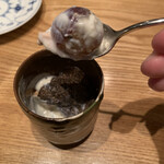 やまぐち - 白味噌風味のフォアグラのテリーヌ、＋巨峰の白和えに、その上からオーストラリアの黒トリュフをたっぷりスライス、スプーン上げ