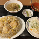 台南担仔麺 - 炒飯と担仔麺、サラダ、漬物、デザートのランチセット