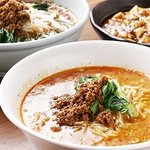 担々麺 錦城 - 料理写真:手前から時計回りに、「担々麺」「酸辛湯麺」「四川麻婆豆腐」（単品￥640）。中国から直輸入した四川山椒の香りが刺激的