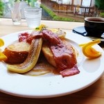 フラットホワイト コーヒー ファクトリー - フレンチトースト