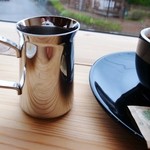 フラットホワイト コーヒー ファクトリー - ロングブラック（+ＥＸ１ショット）お湯がついてきます。