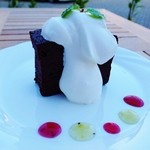 フラットホワイト コーヒー ファクトリー - チョコレートケーキ