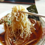 白神飯店 - 細縮れ麺がよく合います