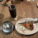 喫茶ドセイノワ - すもものタルトとアイスコーヒー