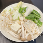 Shabuyou - えのき,しめじ,チンゲン菜,長ネギ,白菜,もやし,木綿豆腐,焼き麩 食べ放題