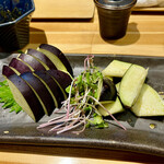 北新地ここの - 泉州水なすのお造り。塩とみゅうがで瑞々しい！