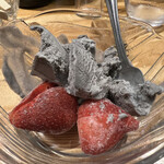 北新地ここの - はじめて食べた、胡麻アイスクリーム。これ、おいしいやつ。