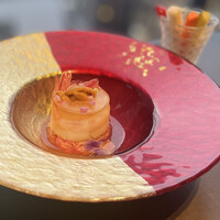 牛の達人 GINZA - 海鮮和牛ユッケとコンソメジェル・ピクルス添え