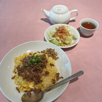 シェフス - 肉のせ炒飯