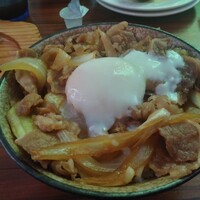 ターンテーブル - 本日の日替わりランチ、豚丼。質良し！