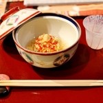 彩つむぎ - 蓋物　彩つむぎ饅頭　湯波の餡で（薩摩芋、椎茸、干瓢、湯波、鶏そぼろ）