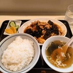 鞍山 - 肉玉子木くらげ炒め定食980円