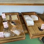 天然こうぼぱん とことこ - 2代目の工場のパン達、懐かしぃ〜ヤツばかり屋根(°▽°)