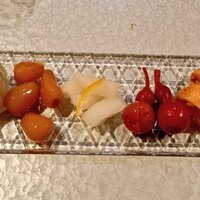 月。 - 美しい漬物盛り合わせ。味も素晴らしい。