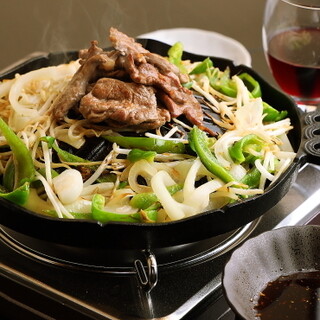 Serving Iwate Prefecture's specialty "Genghis Khan (Mutton grilled on a hot plate)" and tender "roast beef"