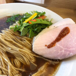 めん処 きよ洲 - 美しい彩りの水菜とパプリカ！