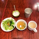 クンメー - コーヒー＆サラダはランチタイムフリー
