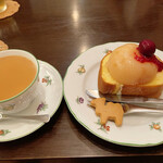 森のらくだ - セット　ティーカップはリチャードジノリのもので、素敵でした。