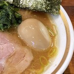 横浜家系ラーメン 三郷家 - 味玉。