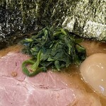 横浜家系ラーメン 三郷家 - ほうれん草。