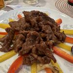 龍盛菜館 - 牛肉オイスターソース炒め