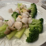 龍盛菜館 - ホタテとブロッコリー炒め物