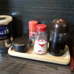ラーメン ふくや - 調味料達です。