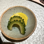 天冨良 麻布よこ田 - ゴーヤの醤油付け、沢庵は音が出ないよう隠し包丁！