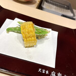 天冨良 麻布よこ田 - とうもろこしと甘長唐辛子