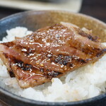 スタミナ苑 - 上ロース オンザライス^ｍ^