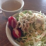 ソコカフェ - 食事にはサラダバー、ドリンクバー付き