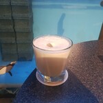 ペンギンのいるダイニングバー沖縄 - オリジナルカクテルのマンゴーケーキ