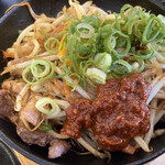 麺処 あきら - 「鉄板ホルモン」「ピリ辛」「ネギ」追加！