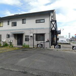 炭火焼肉うしまつ - 駐車場