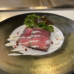 神戸牛 個室 ステーキ 吉祥 - 黒毛和牛とローストビーフのサラダ
      シェリービネガーソース