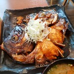 海鮮めし屋 磯人 - 刺身４点とカブト煮定食:真鯛(大)