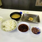 天麩羅処ひらお - ご飯味噌汁塩辛