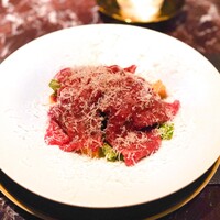 es - 澤井牛秋田山一本山葵にトウモロコシのポレンタをチーズとねって整形したクレソン